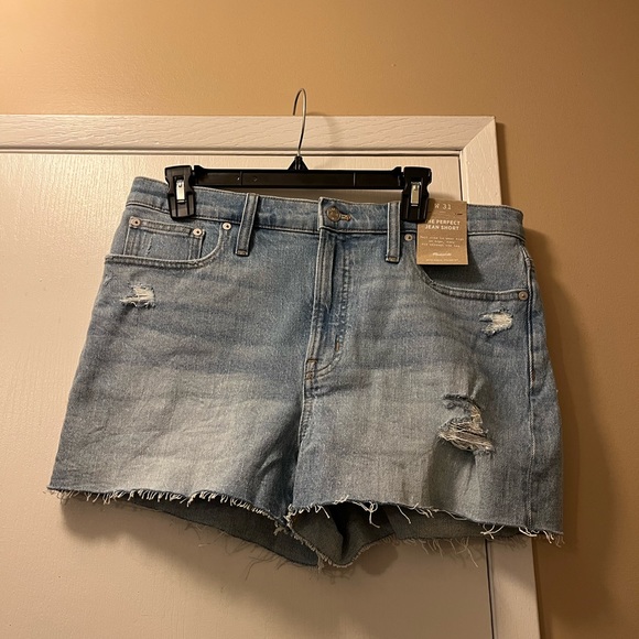 NWT Size 31  Madewell  The Perfect Jean Short in Fiore Wash: Destroyed Edition - Picture 5 of 8